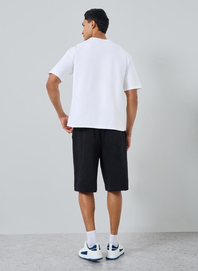 ستايلي طقم تيشيرت واسع بطبعة بسيطة وشورت - Image 4